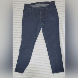 Old Navy Women's Skinny Jeans in Dark Blue